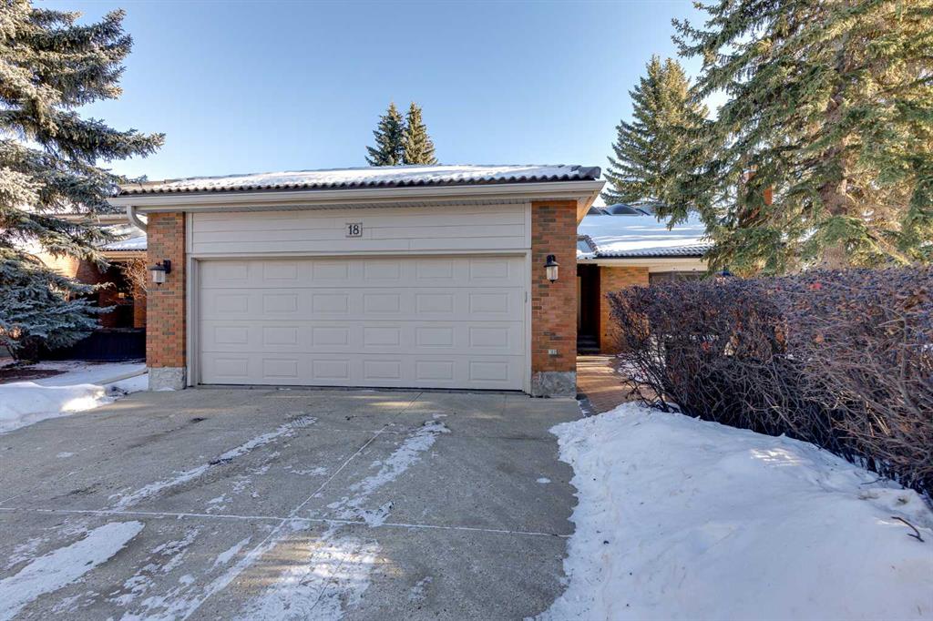 Picture of 18, 35 Oakmount Court SW, Calgary Real Estate Listing