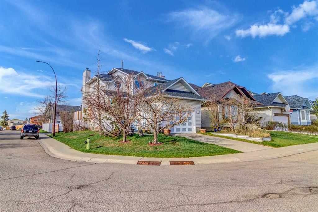 Picture of 48 Martingrove Way NE, Calgary Real Estate Listing