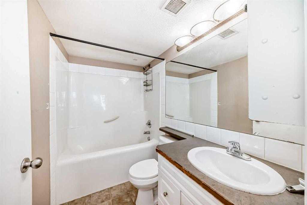 Picture of 411, 2000 Applevillage Court SE, Calgary Real Estate Listing