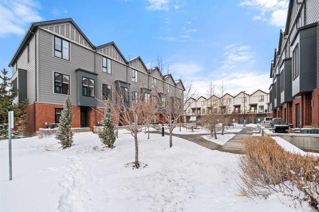 Picture of 512 Drake Landing Wynd , Okotoks Real Estate Listing