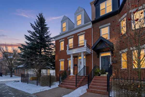 Picture of 2405 Sorrel Mews SW, Calgary Real Estate Listing