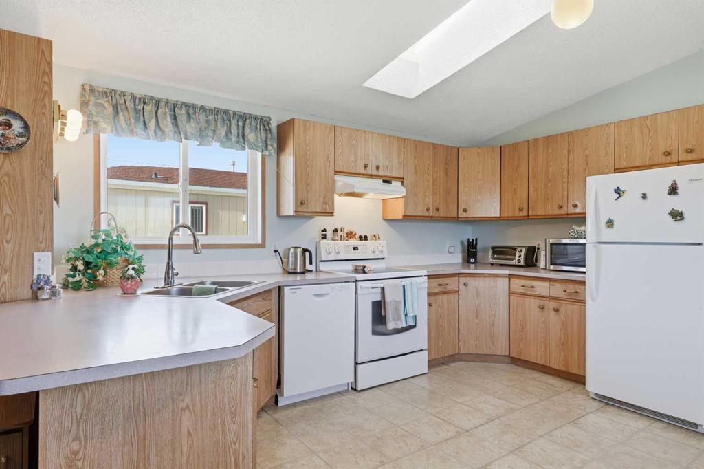 Picture of 1, 900 Ross Street , Crossfield Real Estate Listing