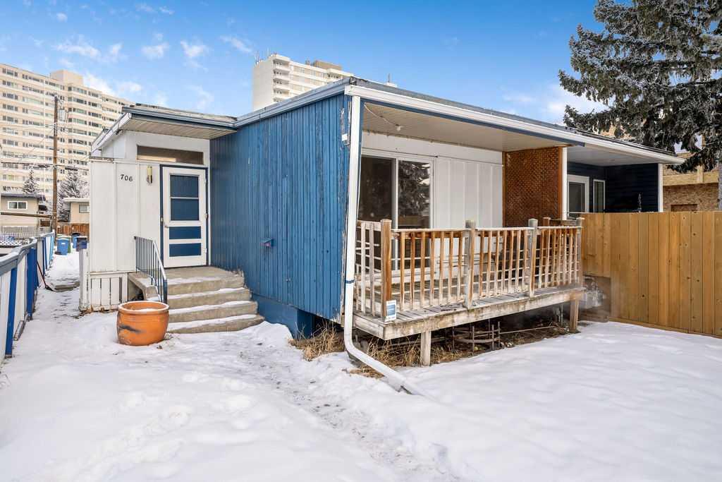 Picture of 706 68 Avenue SW, Calgary Real Estate Listing
