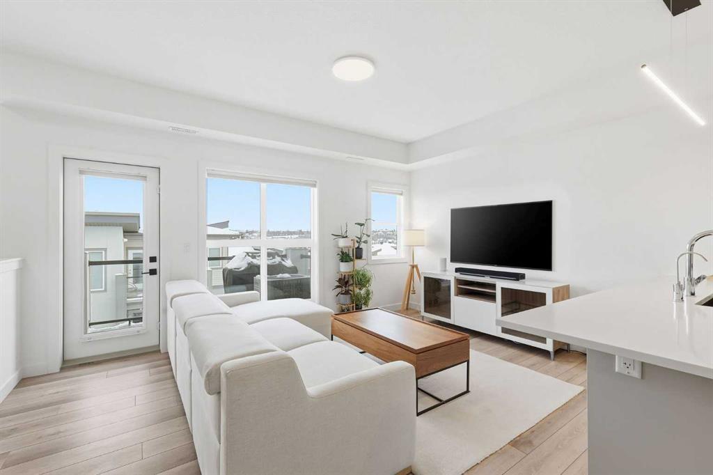 Picture of 162 Spring Creek Common SW, Calgary Real Estate Listing