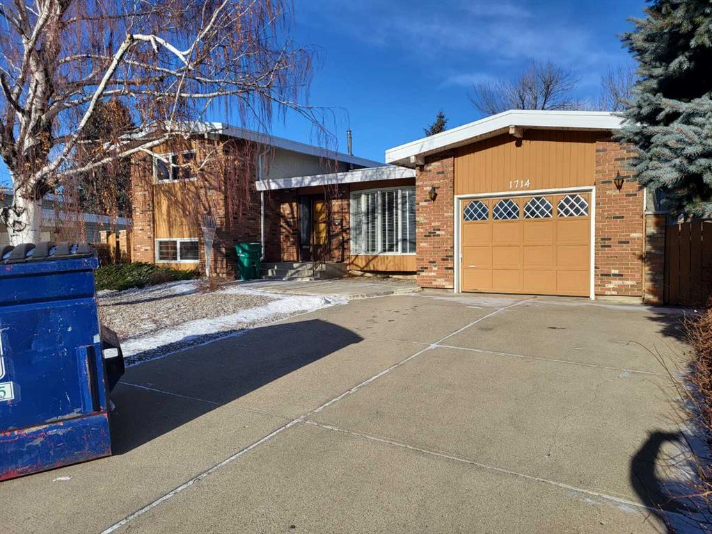 Picture of 1714 St Andrew Road N, Lethbridge Real Estate Listing