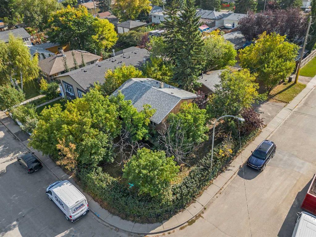 Picture of 8039 36 Avenue NW, Calgary Real Estate Listing