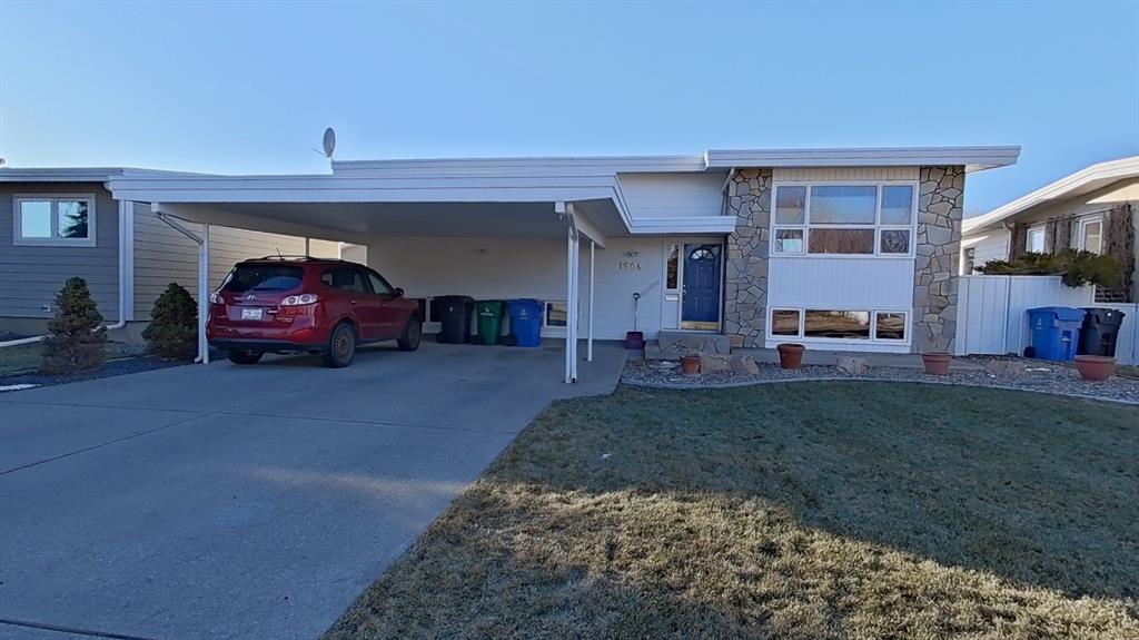 Picture of 1904 18 Street N, Lethbridge Real Estate Listing