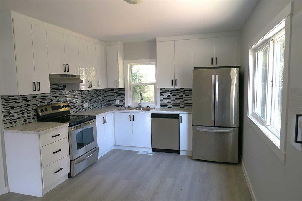 Picture of 207 Centre Street , Lomond Real Estate Listing