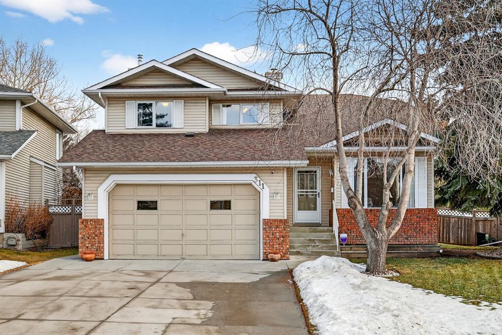 Picture of 311 Douglasbank Drive SE, Calgary Real Estate Listing