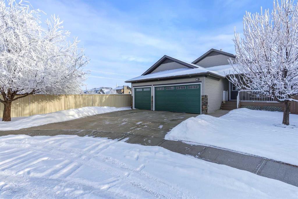 Picture of 734 Woodside Bay NW, Airdrie Real Estate Listing