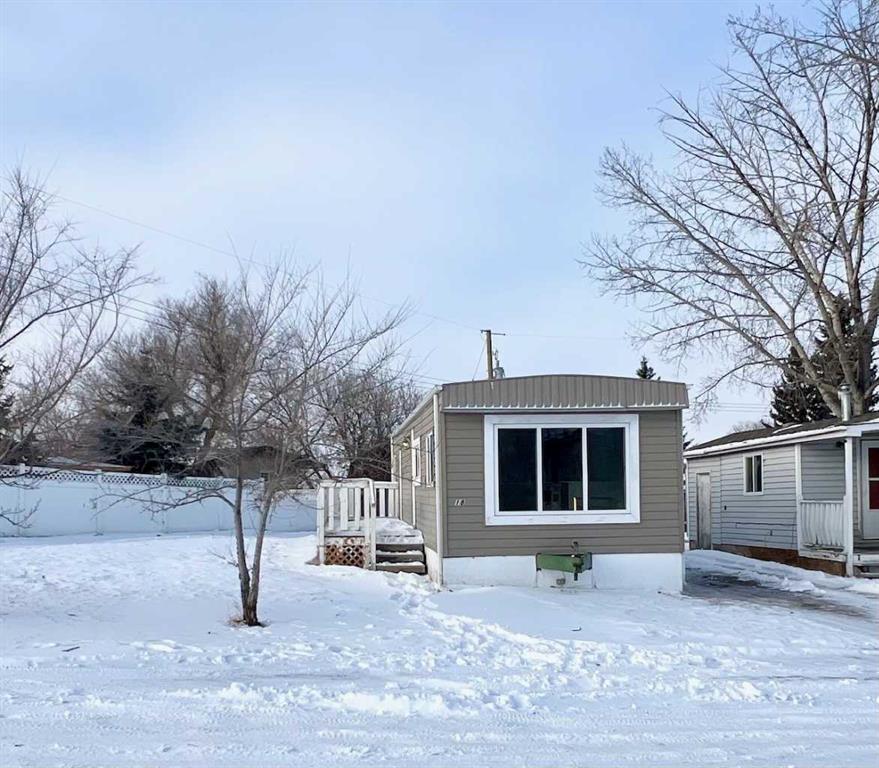 Picture of 18, 400 1 Street SE, Linden Real Estate Listing