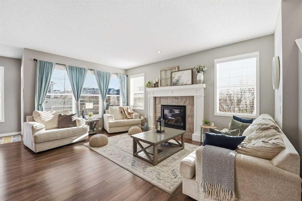 Picture of 200 Kingsmere Cove SE, Airdrie Real Estate Listing