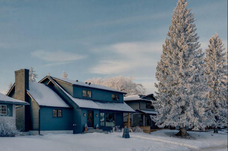 Picture of 1011 Lake Wapta Way SE, Calgary Real Estate Listing