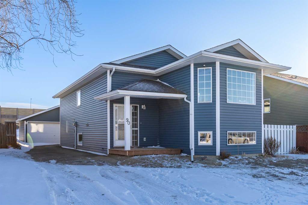 Picture of 90 Elizabeth Way SE, Airdrie Real Estate Listing
