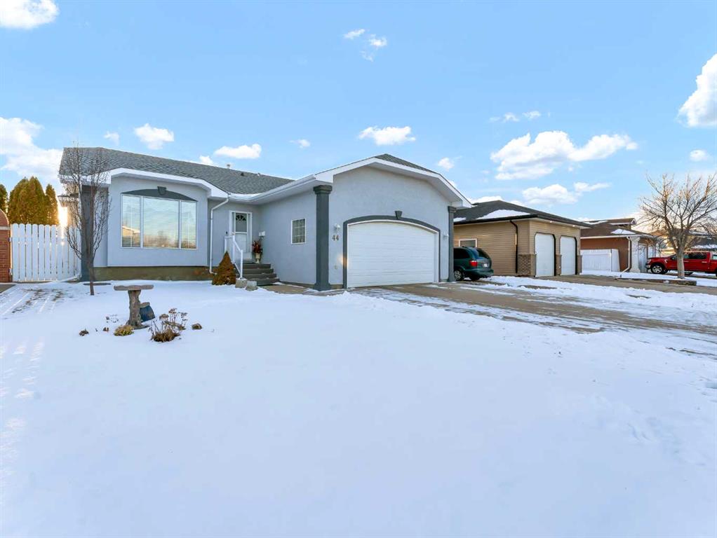 Picture of 44 Turner Circle SE, Medicine Hat Real Estate Listing