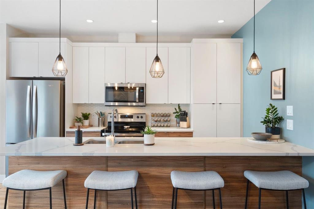 Picture of 11 Clydesdale Crescent , Cochrane Real Estate Listing