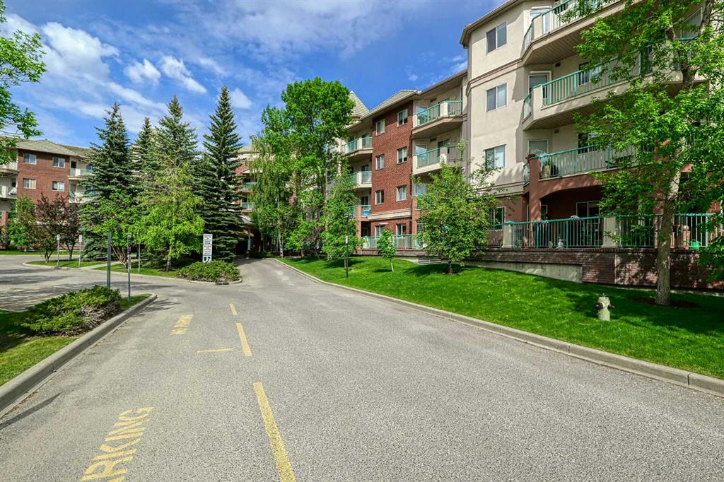 Picture of 321, 200 Lincoln Way SW, Calgary Real Estate Listing