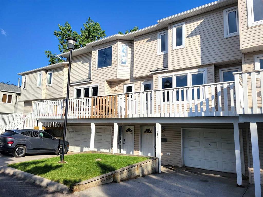 Picture of 215 Killarney Glen Court SW, Calgary Real Estate Listing