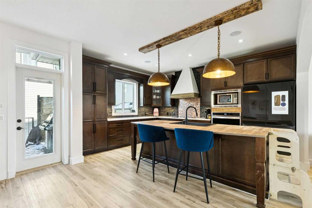 Picture of 1072 Channelside Drive SW, Airdrie Real Estate Listing