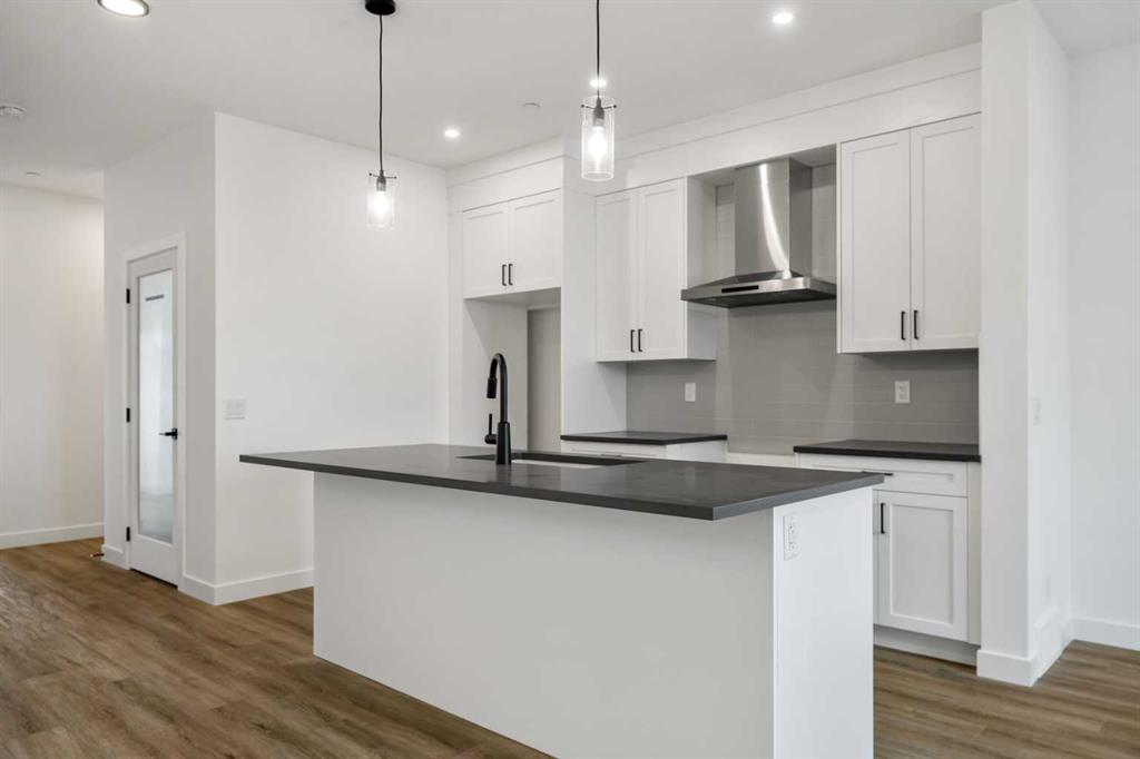 Picture of 497 Hotchkiss Drive SE, Calgary Real Estate Listing