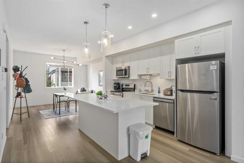 Picture of 628 Copperstone Manor SE, Calgary Real Estate Listing