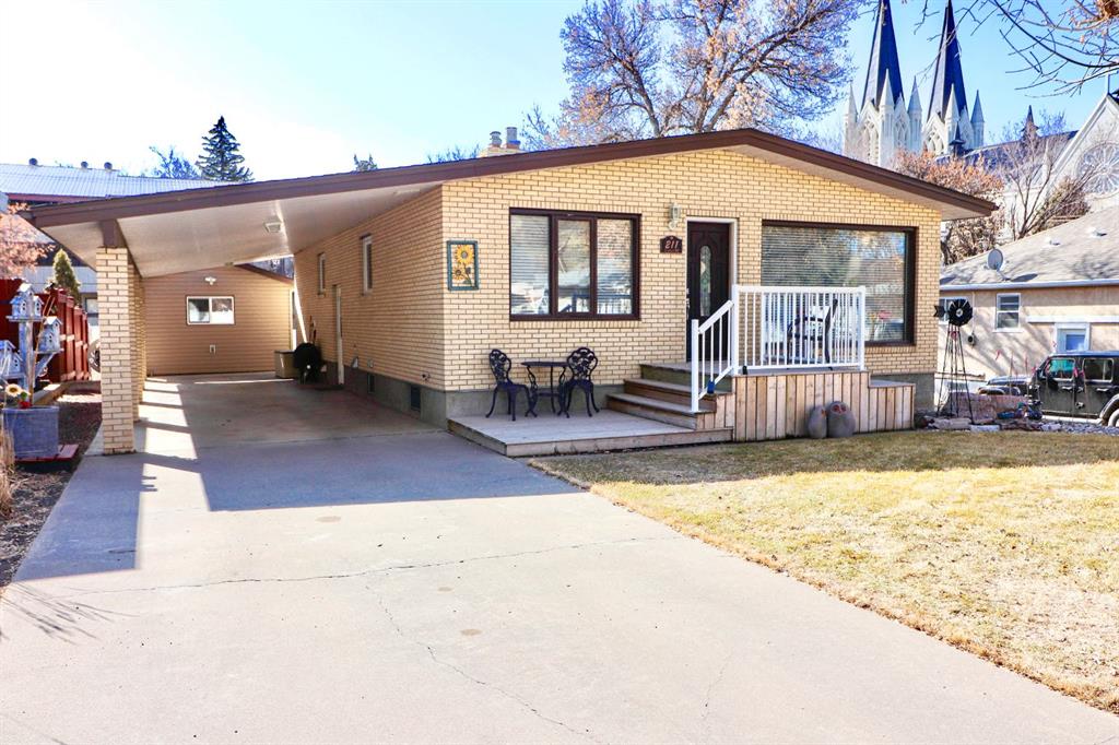 Picture of 211 3 Street NE, Medicine Hat Real Estate Listing