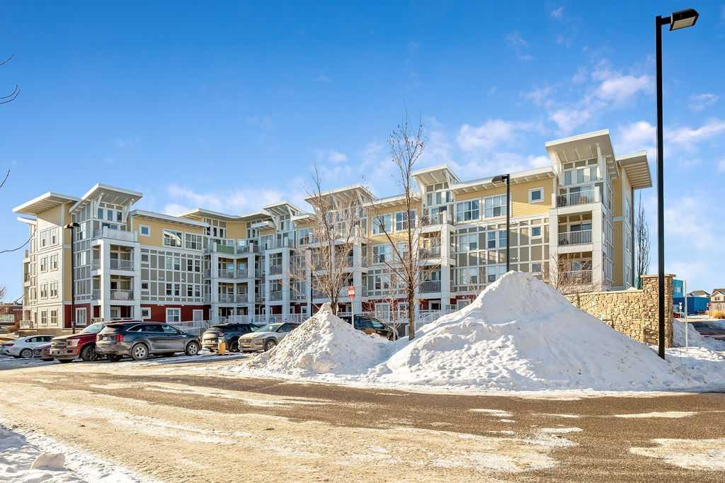 Picture of 321, 402 Marquis Lane SE, Calgary Real Estate Listing