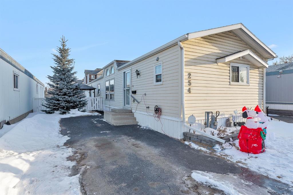 Picture of 254 Erin Woods Circle SE, Calgary Real Estate Listing