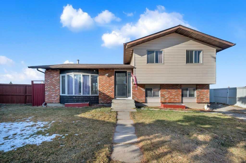 Picture of 64 Castledale Crescent NE, Calgary Real Estate Listing