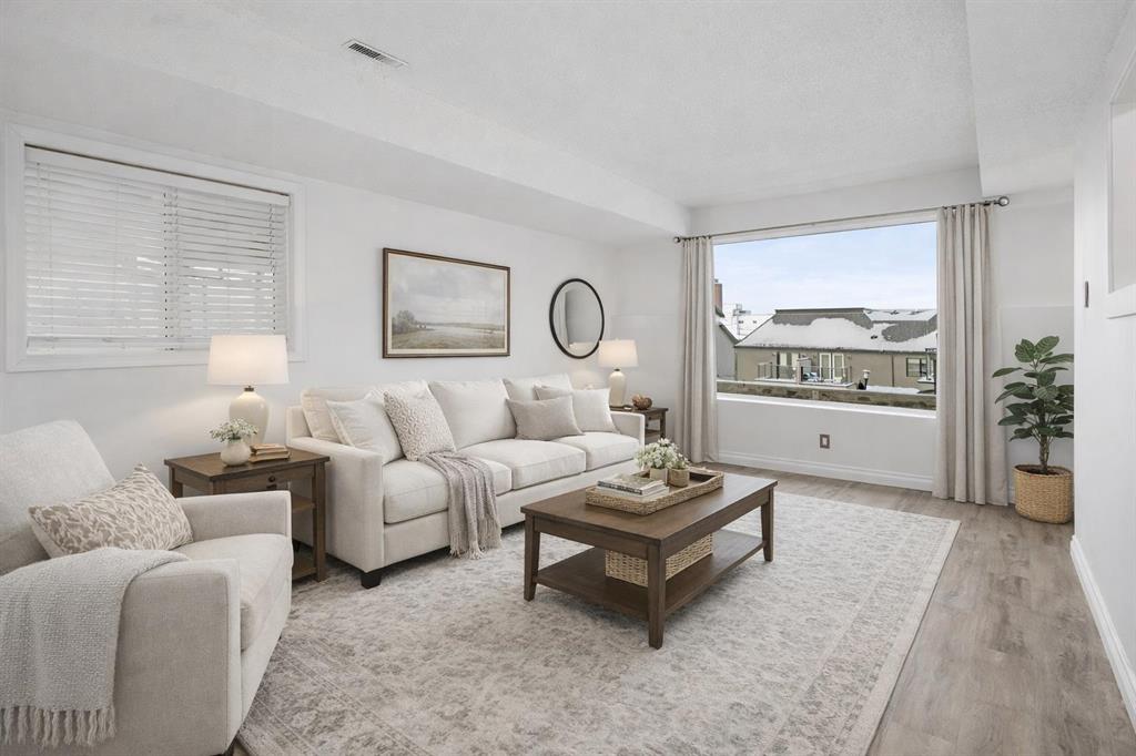 Picture of 2, 2415 14A Street SW, Calgary Real Estate Listing