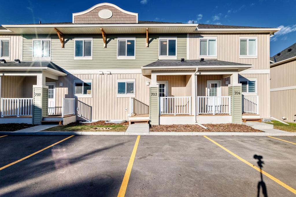 Picture of 703 Clover Road , Carstairs Real Estate Listing