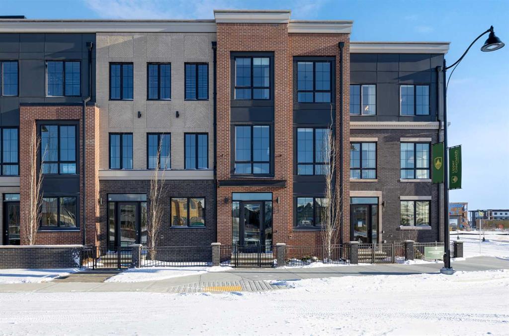 Picture of 12 Greenwich Heath NW, Calgary Real Estate Listing