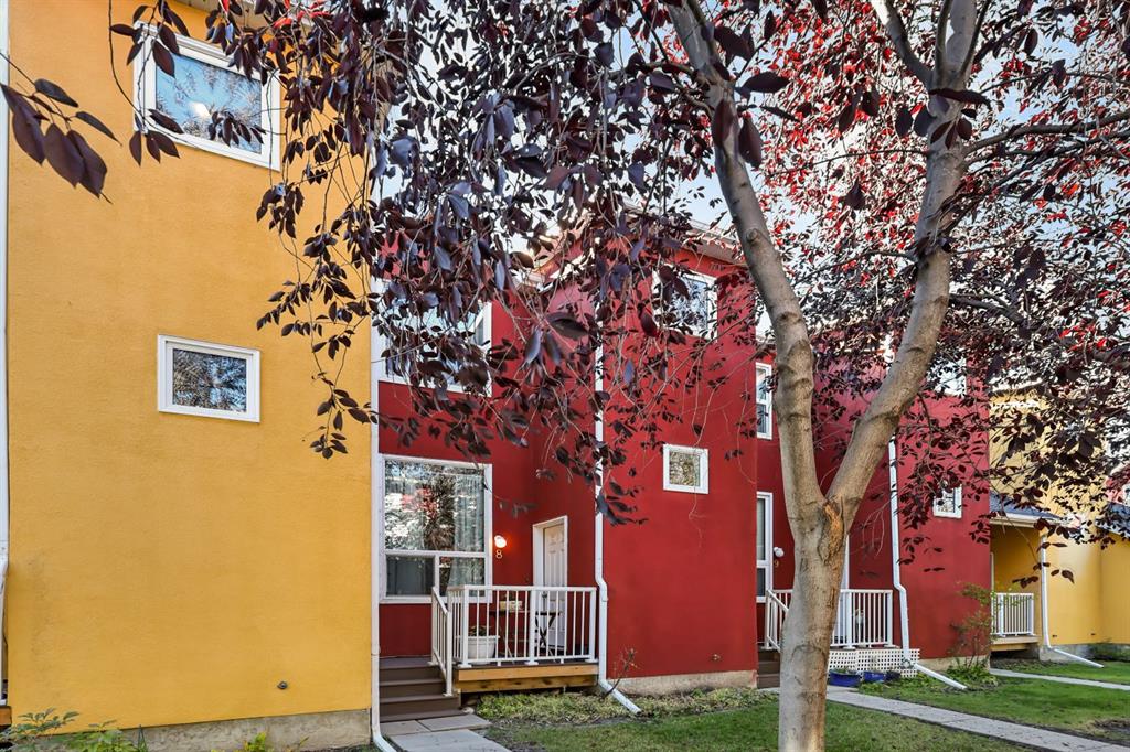 Picture of 8, 7 Westland Road , Okotoks Real Estate Listing