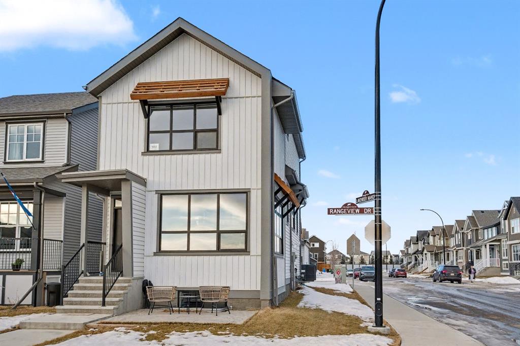 Picture of 1882 Rangeview Drive SE, Calgary Real Estate Listing