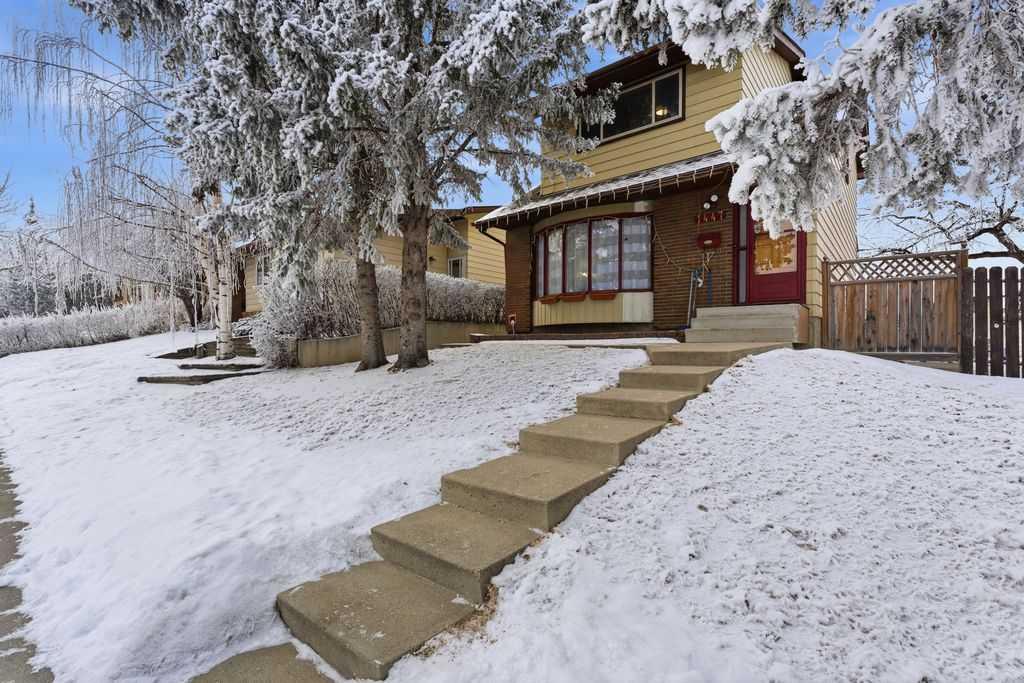Picture of 1447 Berkley Drive NW, Calgary Real Estate Listing