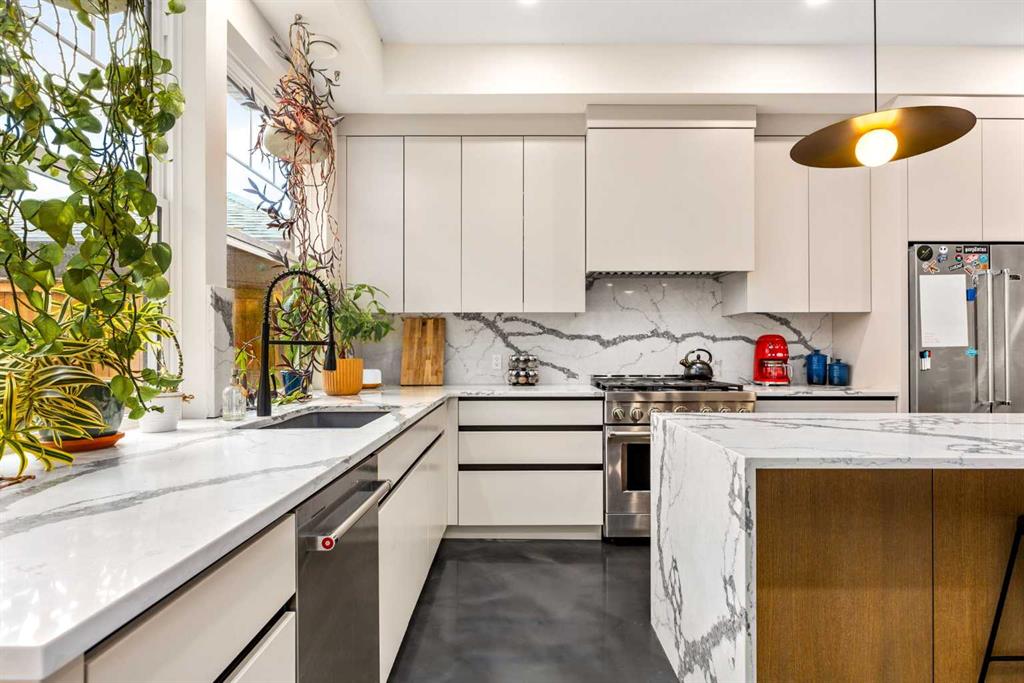 Picture of 1129 Maggie Street SE, Calgary Real Estate Listing