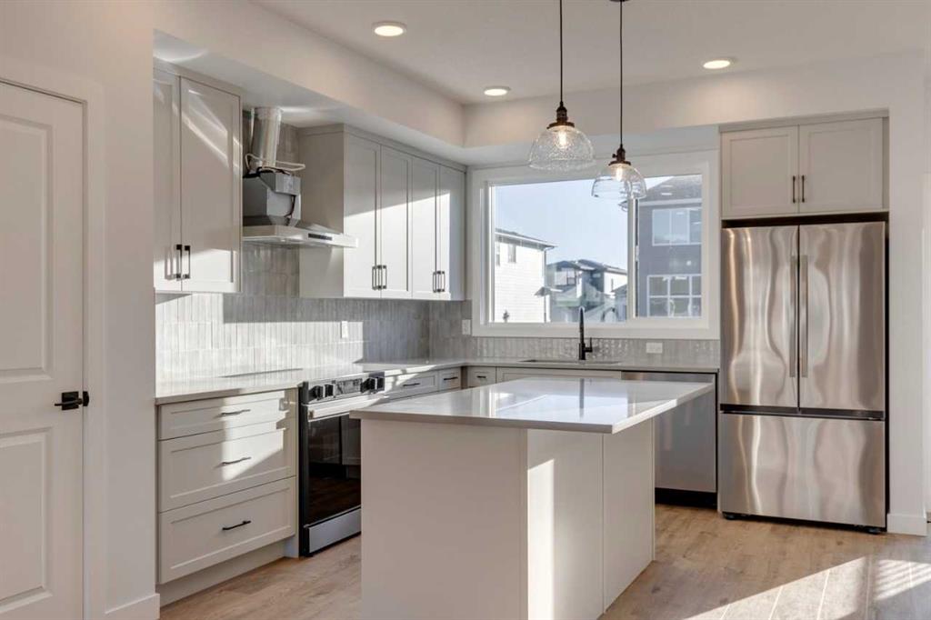 Picture of 347 Fireside Drive , Cochrane Real Estate Listing