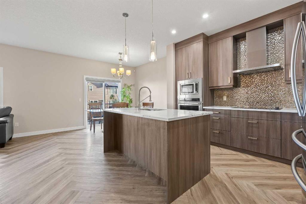 Picture of 320 Nolancrest Circle NW, Calgary Real Estate Listing