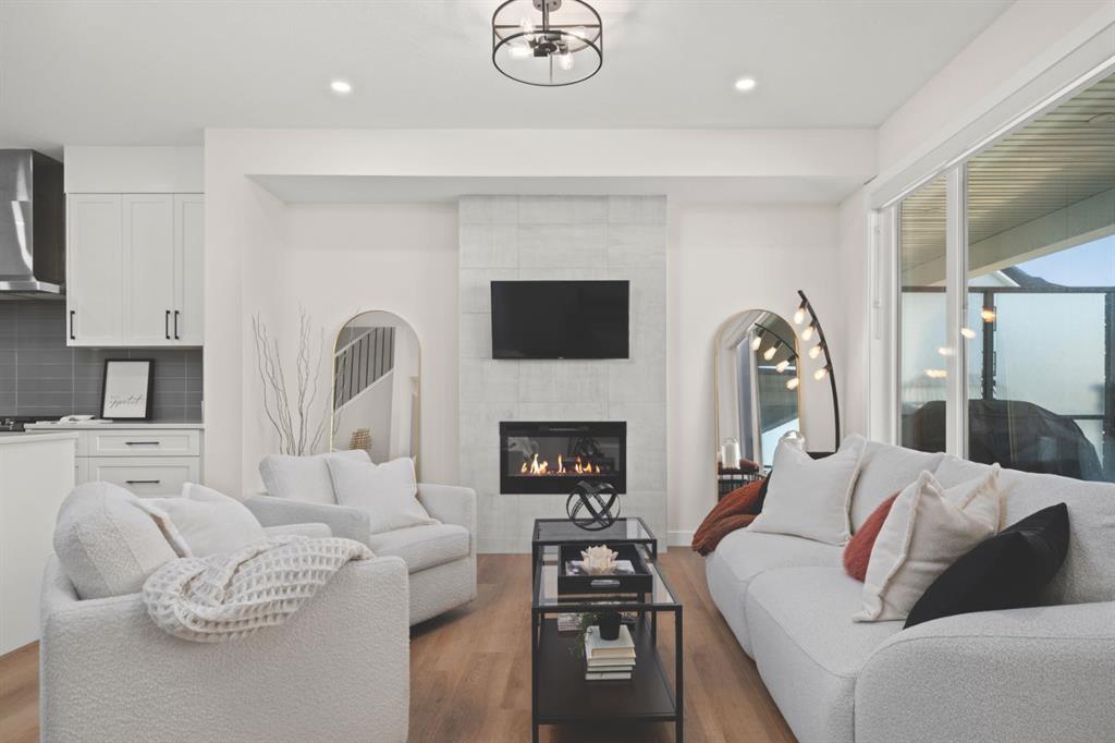 Picture of 104 Crestridge Common SW, Calgary Real Estate Listing