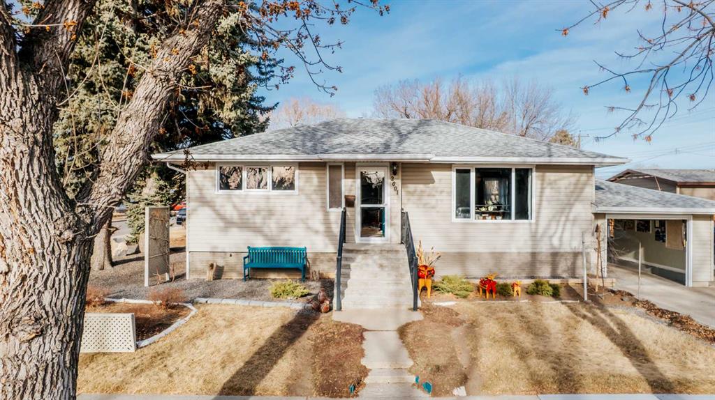 Picture of 2001 12 Avenue S, Lethbridge Real Estate Listing