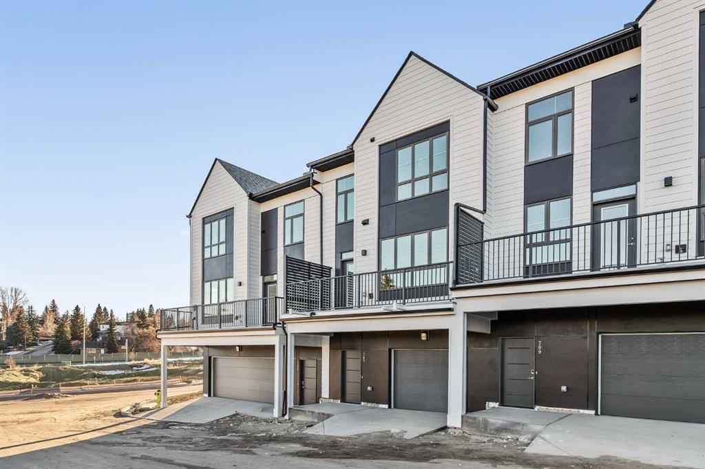 Picture of 707 Sovereign Common SW, Calgary Real Estate Listing