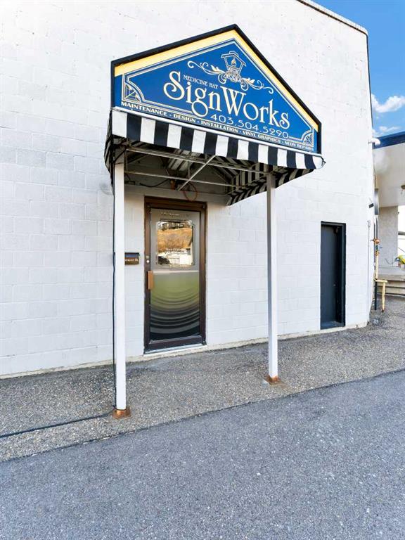 Picture of 645 Spencer Street SE, Medicine Hat Real Estate Listing