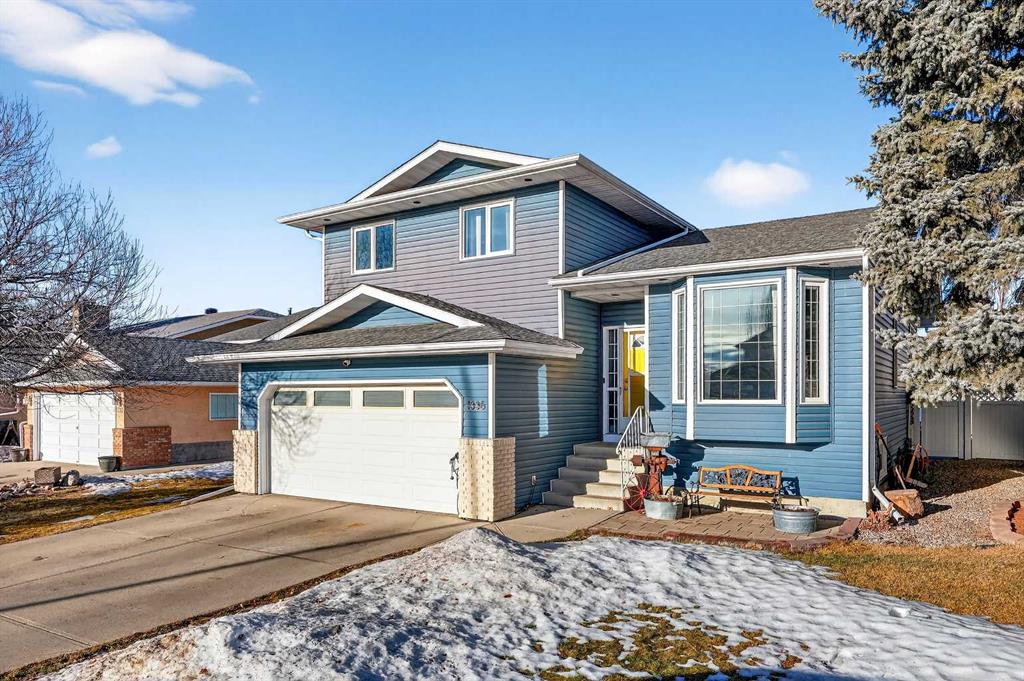 Picture of 1336 Meadowbrook Drive SE, Airdrie Real Estate Listing