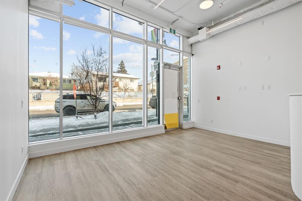 Picture of 4537 Bowness Road NW, Calgary Real Estate Listing
