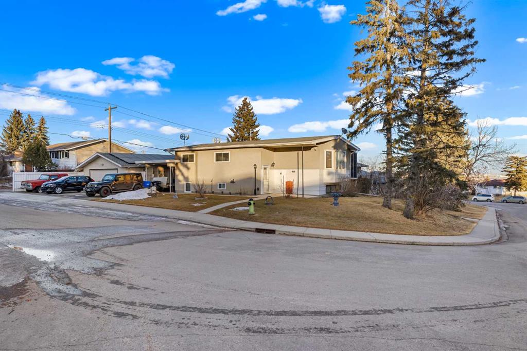 Picture of 1016 Hunterdale Place NW, Calgary Real Estate Listing