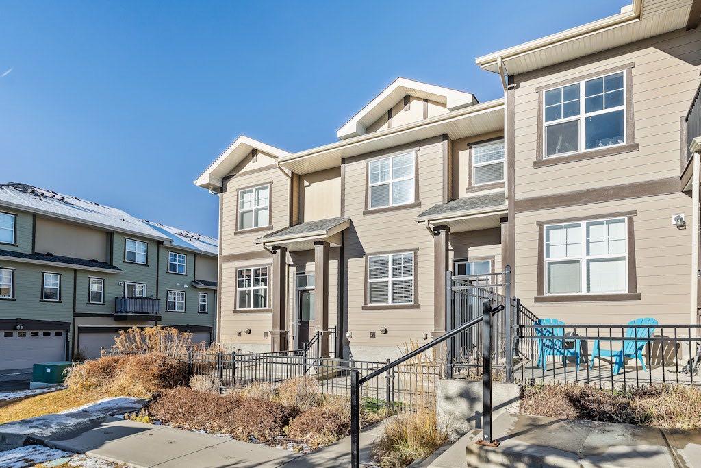 Picture of 4 Evanscrest Gardens NW, Calgary Real Estate Listing