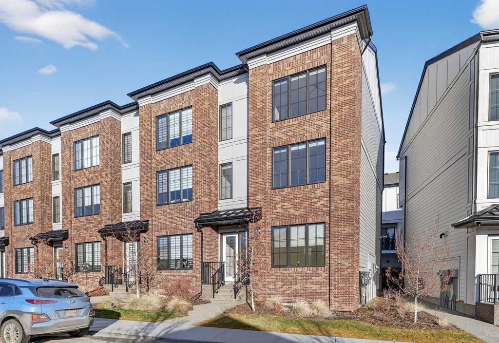 Picture of 140 Discovery Drive SW, Calgary Real Estate Listing