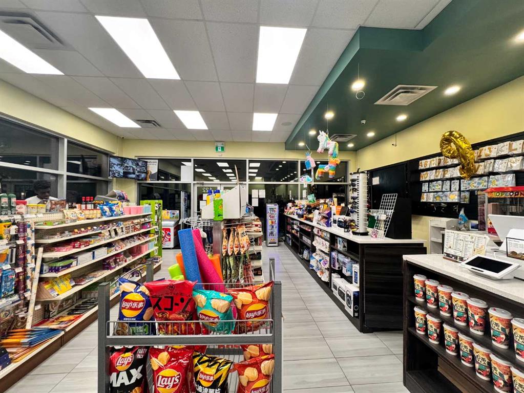 Picture of 122, 30 Crestridge Common SW, Calgary Real Estate Listing