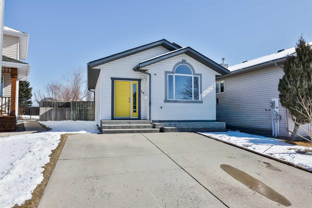 Picture of 19 Heritage Lane W, Lethbridge Real Estate Listing