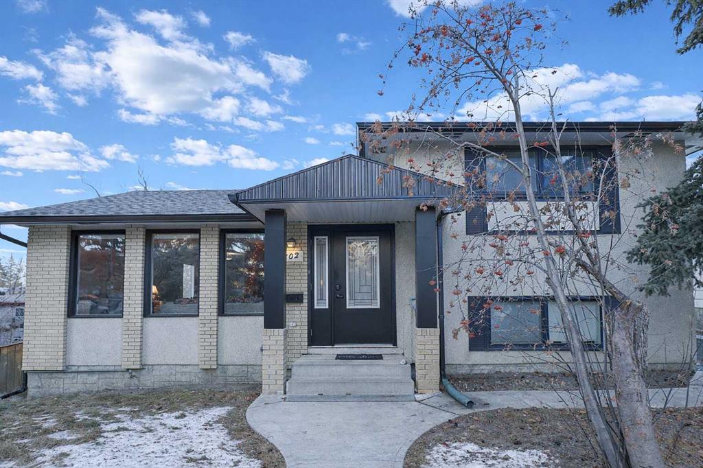Picture of 102 Dalgleish Bay NW, Calgary Real Estate Listing